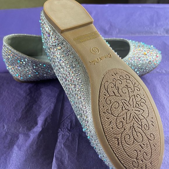 Women’s Flats - Picture 5 of 6